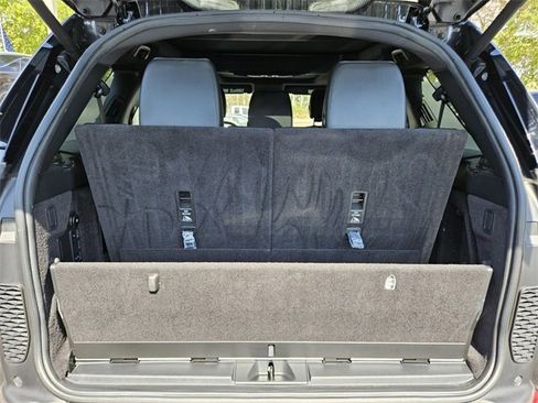 Used 2020 Land Rover Discovery Landmark image 8