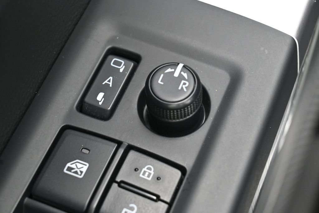 Used 2025 Toyota Tundra Platinum AWD/4WD image 13