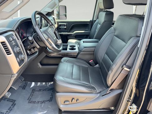 Used 2015 GMC Sierra 2500 Denali w/ Suspension Package, Off-Road AWD/4WD image 16