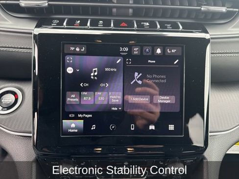 Used 2025 Jeep Grand Cherokee Altitude AWD/4WD image 15
