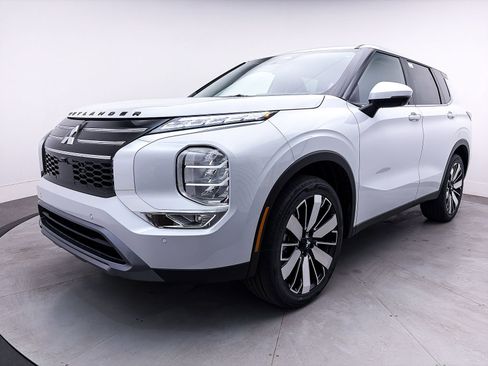 New 2026 Mitsubishi Outlander SE FWD image 3