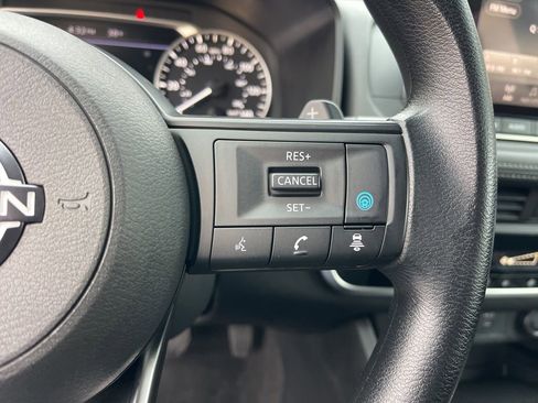 Used 2024 Nissan Rogue SV image 17