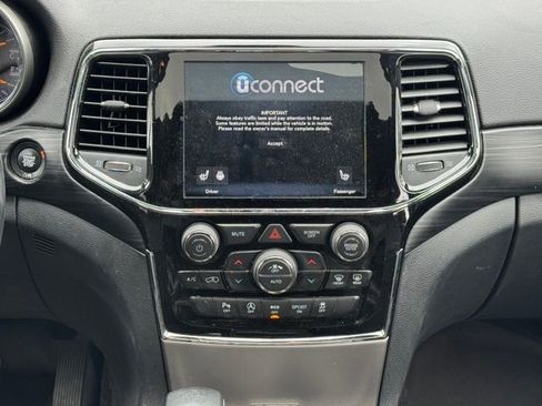 Used 2020 Jeep Grand Cherokee Altitude image 25