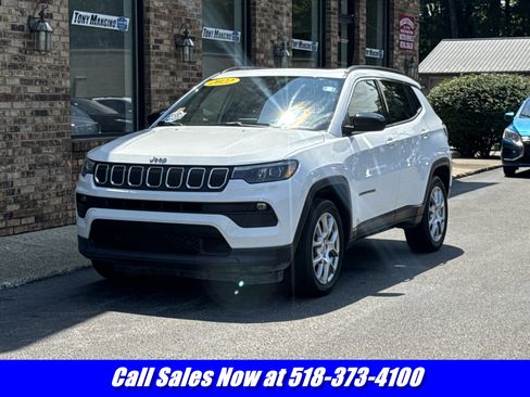 Used 2022 Jeep Compass Latitude w/ Sun and Sound Group AWD/4WD image 1