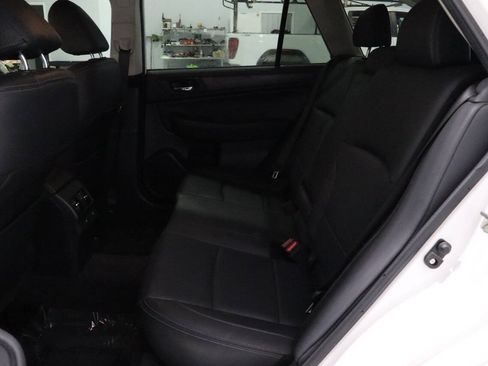 Used 2016 Subaru Outback 2.5i Limited AWD/4WD image 11