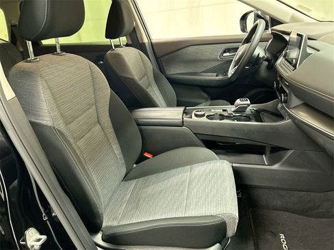 Used 2023 Nissan Rogue SV image 14