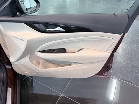 Used 2018 Buick Regal Essence w/ Driver Confidence Package #1 FWD image 24