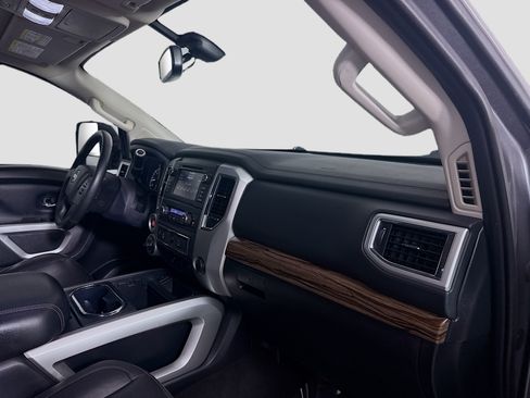 Used 2019 Nissan Titan SL w/ Chrome Package AWD/4WD image 30