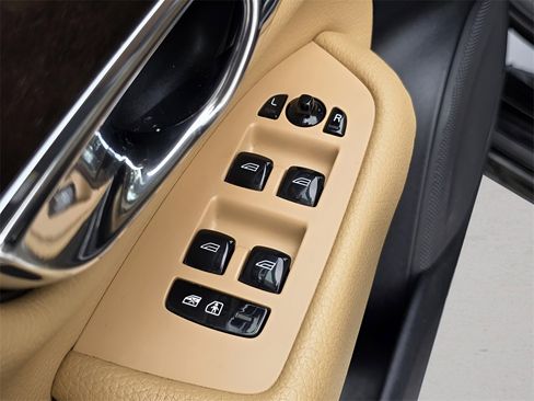 Used 2016 Volvo XC90 T6 Momentum image 21