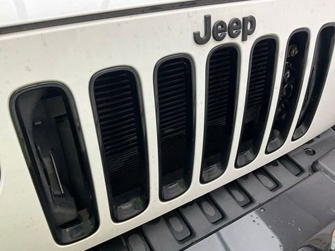 Used 2017 Jeep Wrangler Unlimited Sahara AWD/4WD image 24