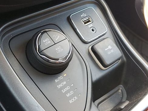 Used 2018 Jeep Compass Trailhawk w/ Leather Interior Group AWD/4WD image 34