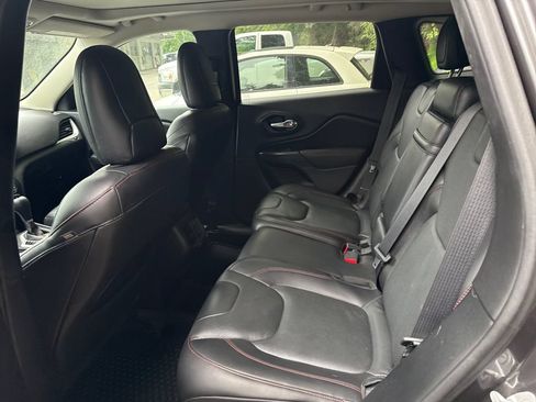 Used 2015 Jeep Cherokee Trailhawk w/ Comfort/Convenience Group AWD/4WD image 13