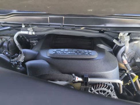 Used 2019 RAM 2500 Laramie w/ Black Appearance Package image 15