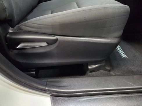 Used 2019 Toyota Highlander LE image 60