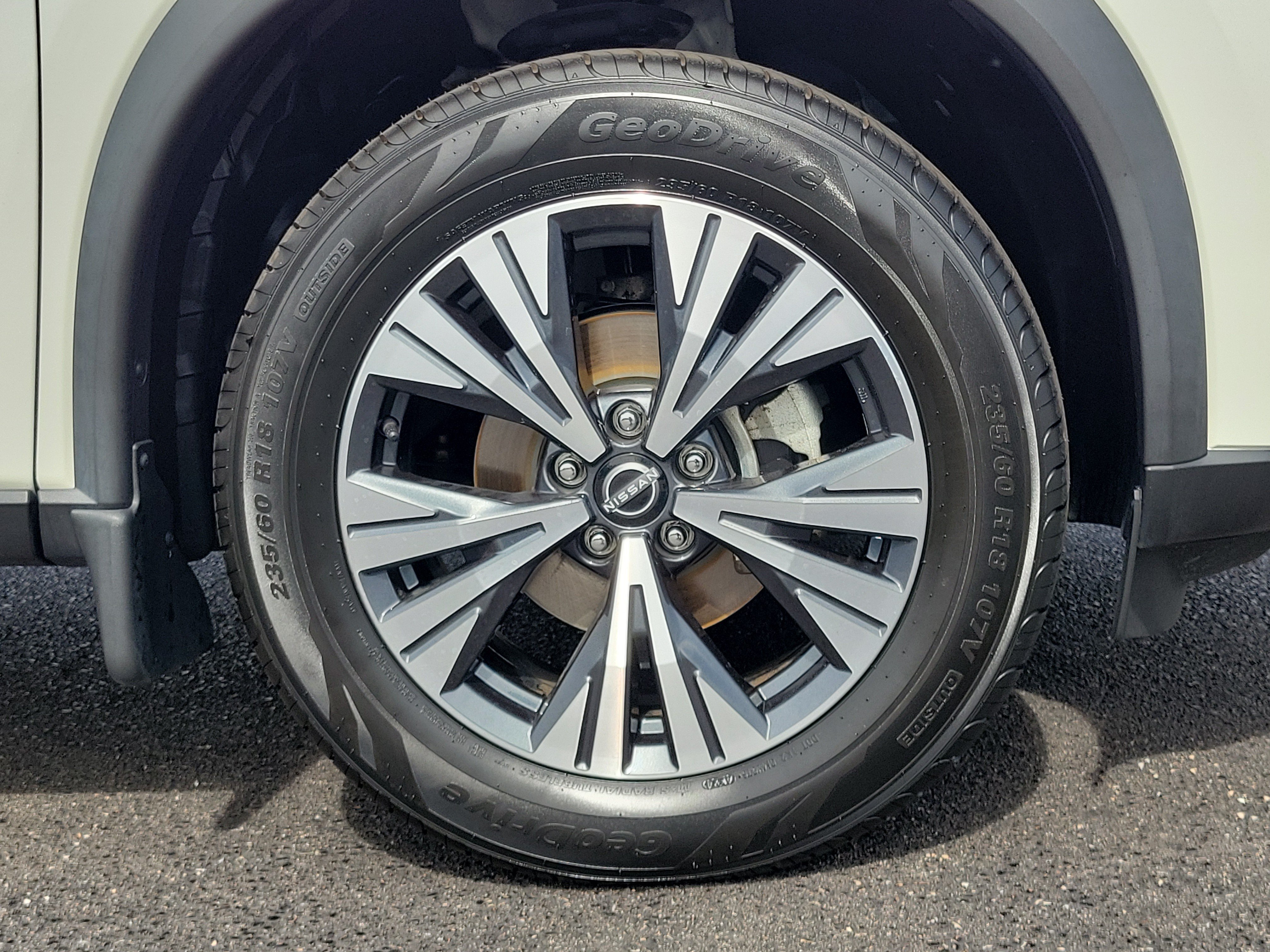 Used 2023 Nissan Rogue SV w/ SV Premium B Package AWD/4WD image 5