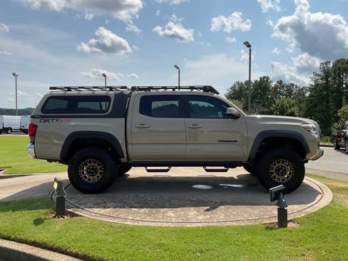 Used 2019 Toyota Tacoma TRD Off-Road AWD/4WD image 8