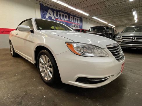 Used 2011 Chrysler 200 Touring image 1