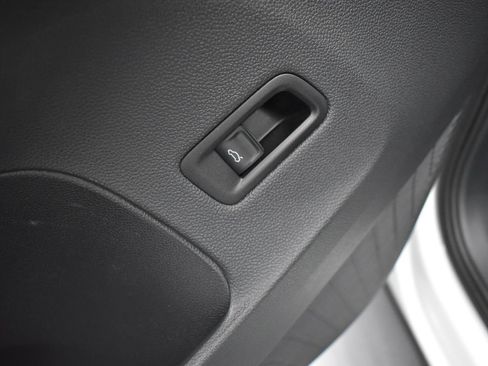 Used 2024 Volkswagen Atlas Cross Sport SE FWD image 10