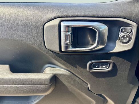 Used 2025 Jeep Gladiator Sport AWD/4WD image 13