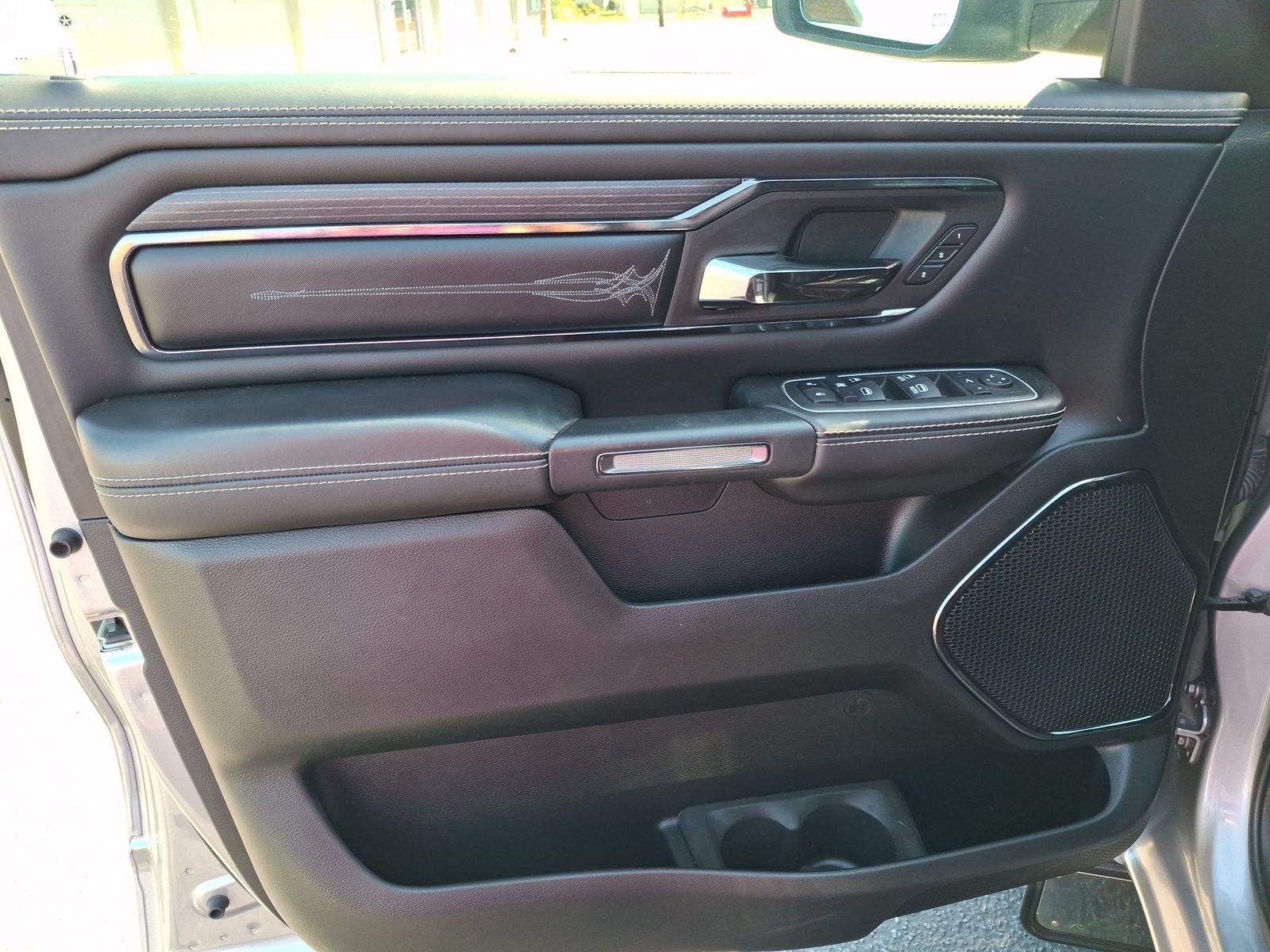 Used 2022 RAM 1500 Limited AWD/4WD image 15