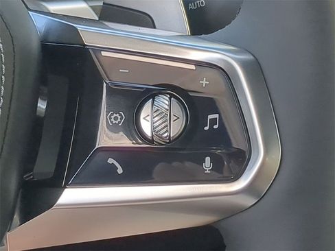 New 2026 BMW 740i xDrive w/ Premium Package image 25