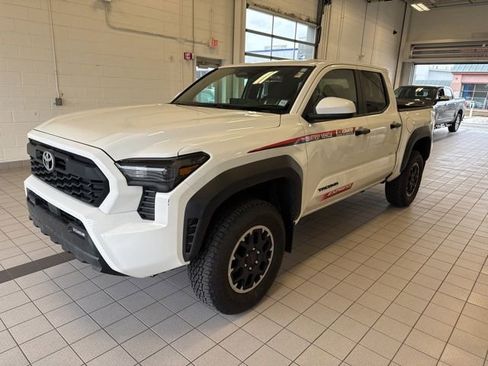 Used 2024 Toyota Tacoma TRD Off-Road image 2