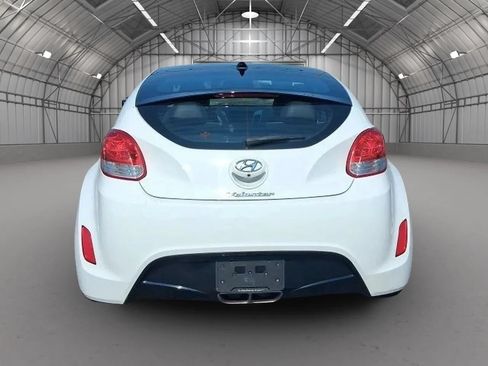 Used 2014 Hyundai Veloster w/ Style Package 02 FWD image 4