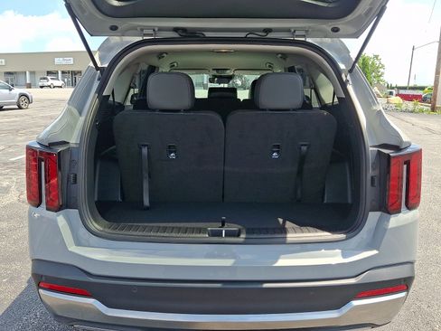 Used 2025 Kia Sorento S AWD/4WD image 29