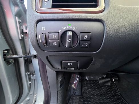 Used 2013 Volvo XC70 3.2 Platinum image 33