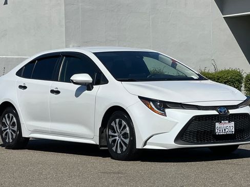 Certified 2022 Toyota Corolla LE FWD image 5