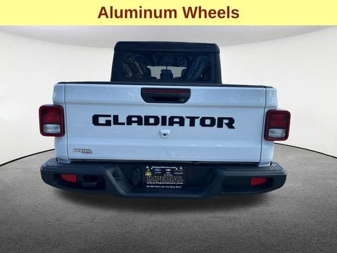 Used 2021 Jeep Gladiator Overland AWD/4WD image 11