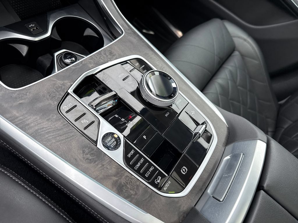 Used 2023 BMW X7 xDrive40i w/ Premium Package AWD/4WD image 29