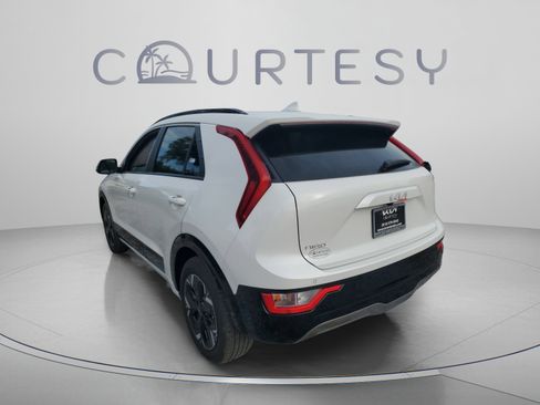 New 2026 Kia Niro Wind FWD image 2