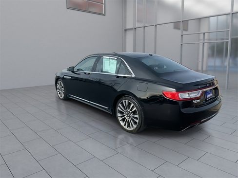 Used 2017 Lincoln Continental Select image 7