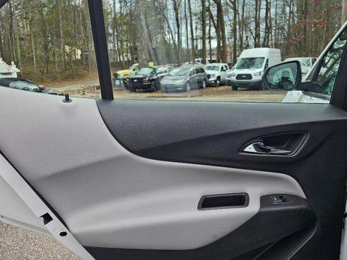 Used 2019 Chevrolet Equinox LS image 30