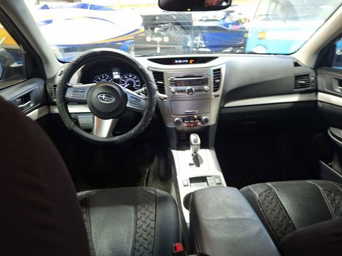 Used 2011 Subaru Outback 2.5i Premium w/ All-Weather Pkg image 10