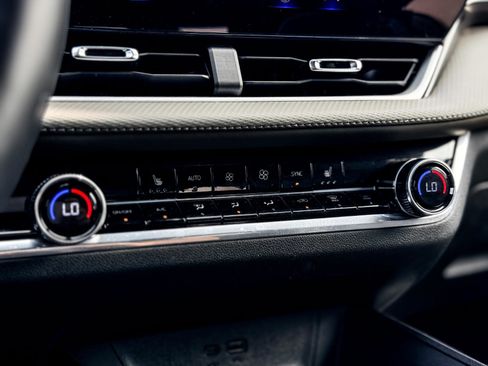 Used 2025 Chevrolet Equinox LT w/ Convenience Package II FWD image 19