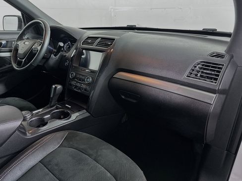 Used 2019 Ford Explorer XLT w/ Equipment Group 202A image 29