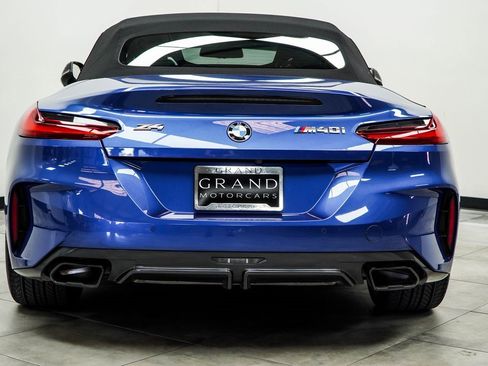 Used 2023 BMW Z4 M40i w/ Premium Package image 11