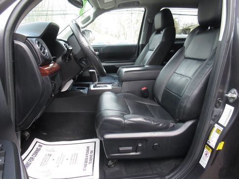 Used 2016 Toyota Tundra Limited w/ Limited Premium Package image 18