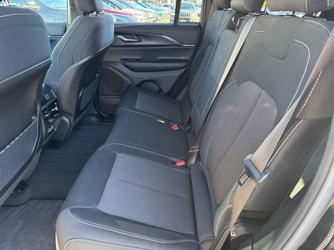 Used 2025 Jeep Grand Cherokee Laredo w/ Luxury Tech Group I image 23