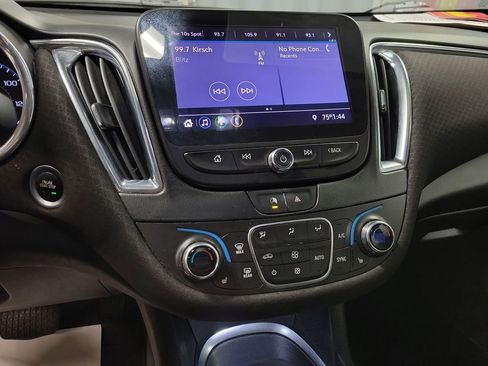 Used 2020 Chevrolet Malibu LT image 16