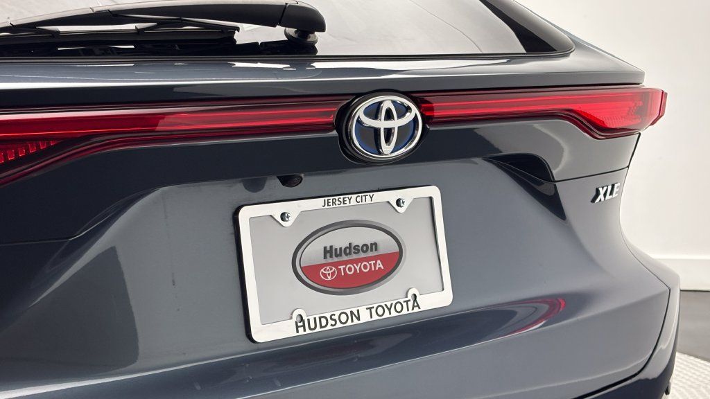 Used 2024 Toyota Venza XLE AWD/4WD image 8