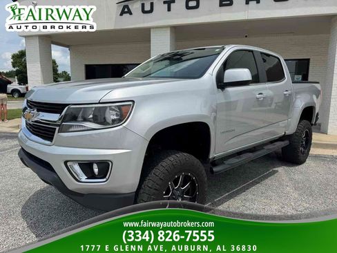 Used 2017 Chevrolet Colorado LT w/ LT Convenience Package RWD image 2