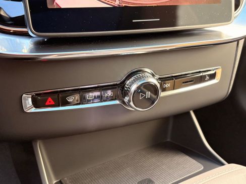 New 2026 Volvo XC90 B5 Core image 19