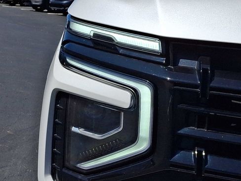 Used 2025 Chevrolet Suburban Z71 AWD/4WD image 9