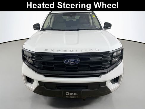 Used 2025 Ford Expedition Active AWD/4WD image 3