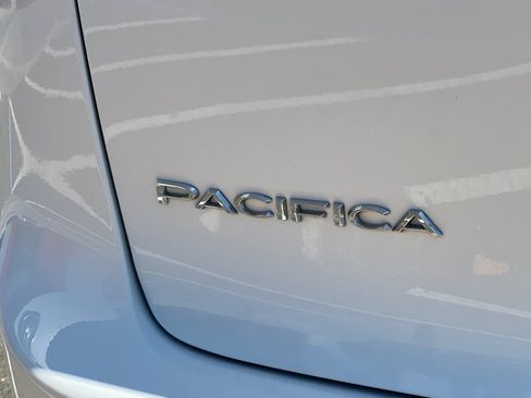 Used 2024 Chrysler Pacifica Limited FWD image 35