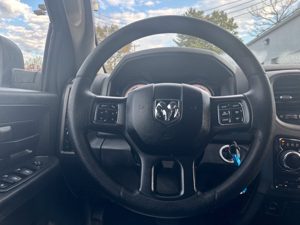 Used 2017 RAM 1500 Express AWD/4WD image 24