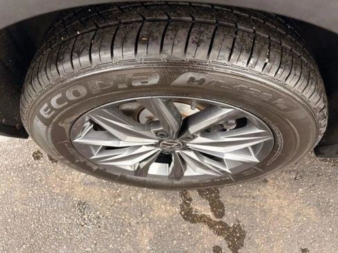 Used 2022 Volkswagen Tiguan SE w/ Panoramic Sunroof Package image 45